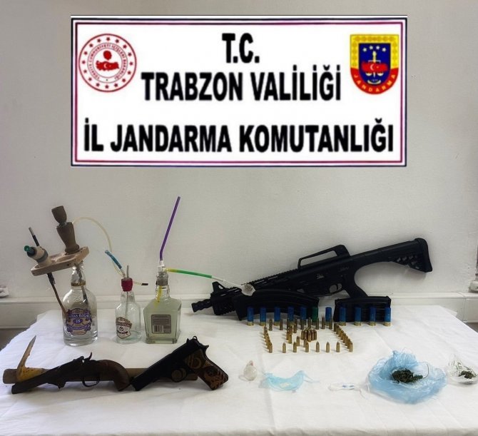 Gömdükleri uyuşturucuyu almaya geldiklerinde yakalandılar