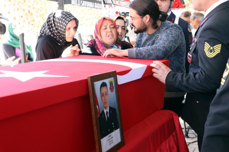 Kaza şehidi uzman çavuş Osman Özsoy, son yolculuğuna uğurlandı
