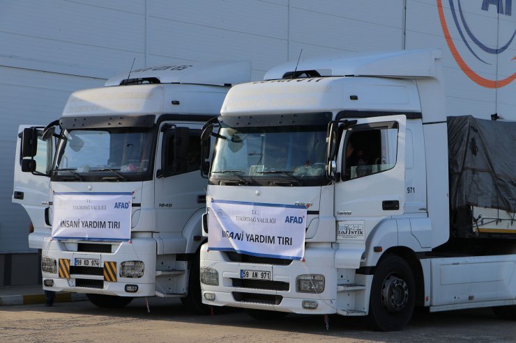 Pakistan'a 9 TIR dolusu yardım yola çıktı