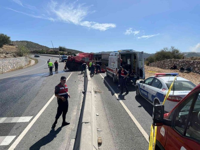 Aydın Çine’de tır devrildi: 1 ölü