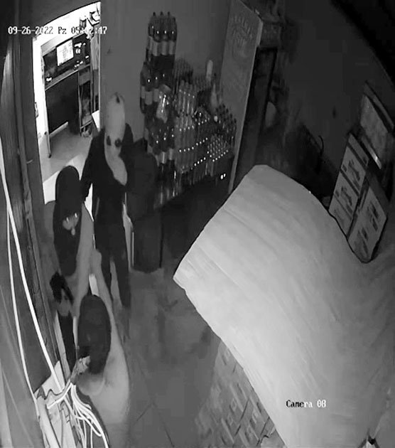 Hastane kantininde silahlı soygun kamerada