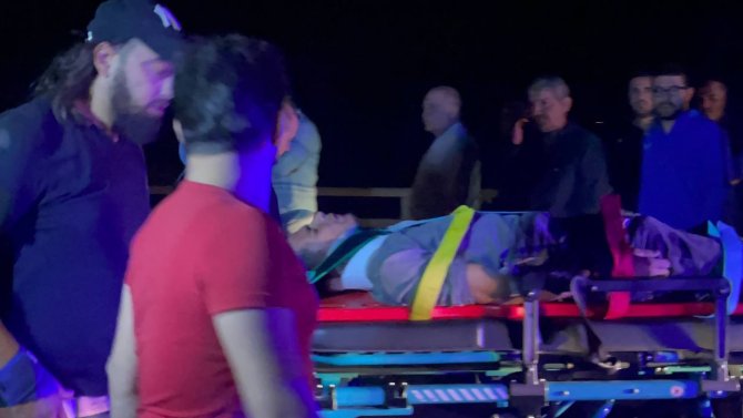 Kamyon ile kamyonet çarpıştı: 1 ölü, 6 yaralı