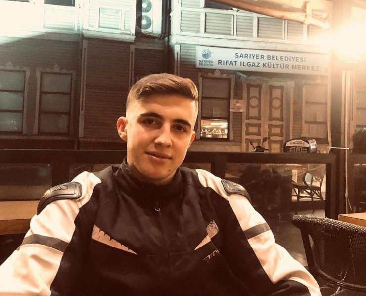 Motosiklet otomobille çarpıştı: 1 ölü, 2 yaralı