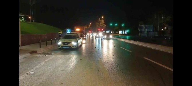 Otomobille motosikletin çarpıştığı kazada 1 kişi öldü, 2 kişi yaralandı