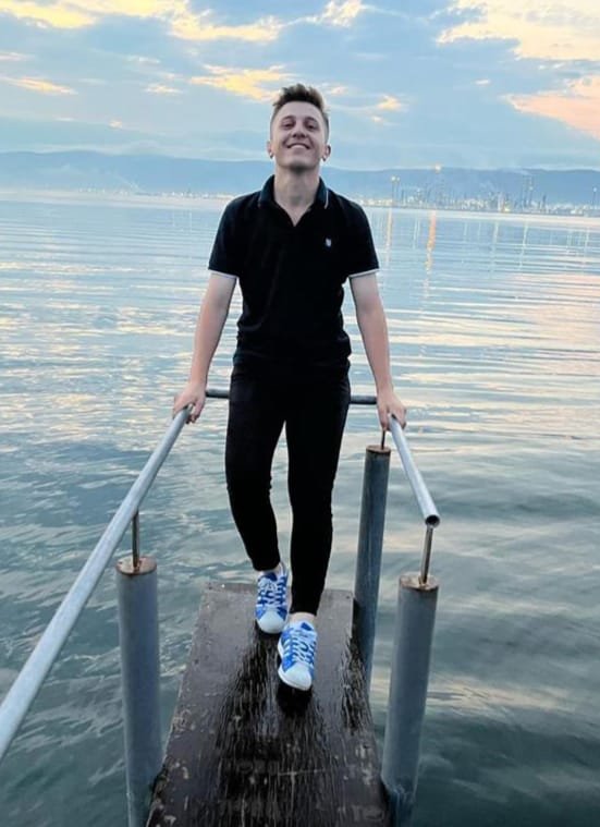 Şehit evine ateş düştü