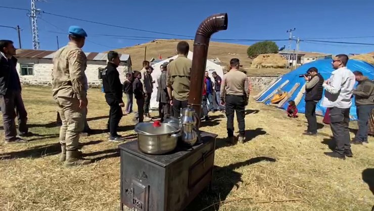Ardahan'da depremden en çok etkilenen köylerde 50 çadır kuruldu