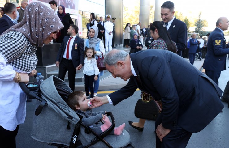 Bakan Akar'dan Yunanistan'a: "Bu ikiyüzlüler, tarihten de hiç ibret almıyorlar"