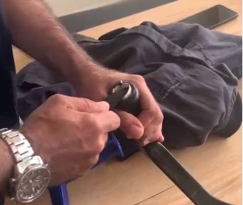 Dilencinin, koltuk değneğine sakladığı parayı zabıta buldu