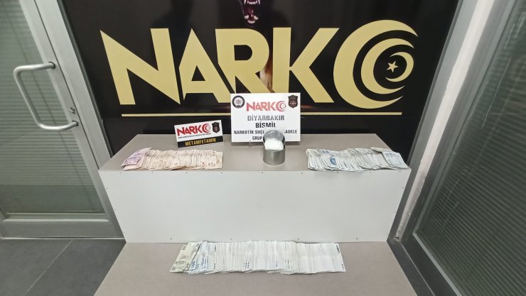 Sırt çantasında uyuşturucu ve 50 bin TL  bulunan kadın tutuklandı