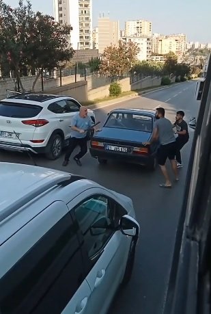 'Yol verme' tartışmasında tüfekle cipe ateş açtığı anlar kamerada