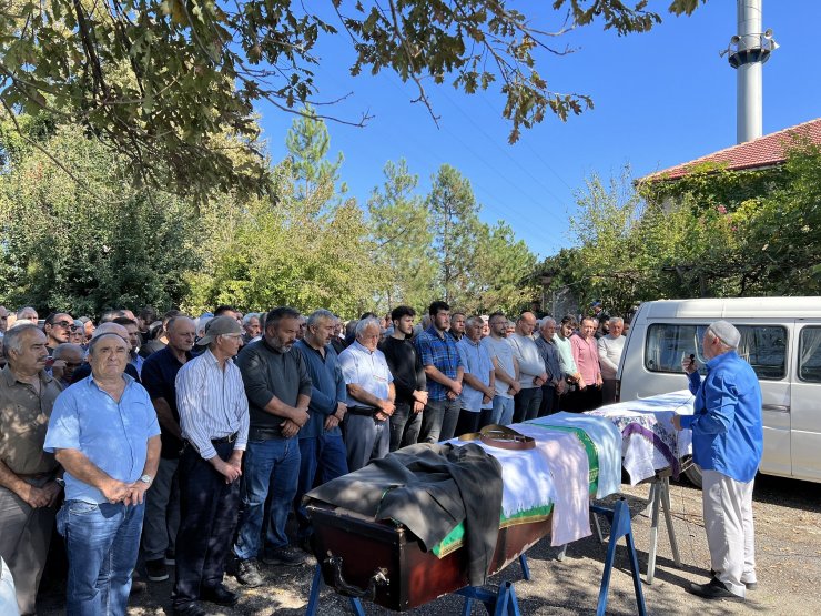 Arazi anlaşmazlığı nedeniyle çıkan silahlı kavgada ölen 2 kişi toprağa verildi