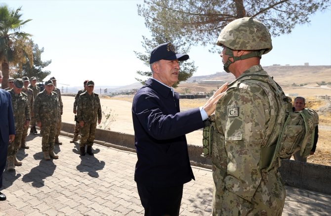 "Demir Pençe" tugayında sancak töreni