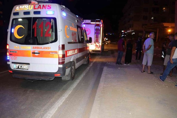 İnşaatın asansörüne düşen 2 işçi yaralandı