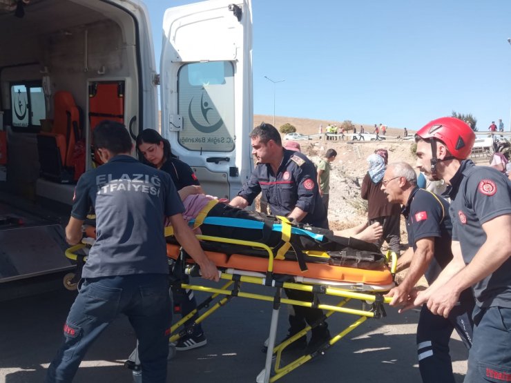 Kamyonet şarampole devrildi: 5 yaralı