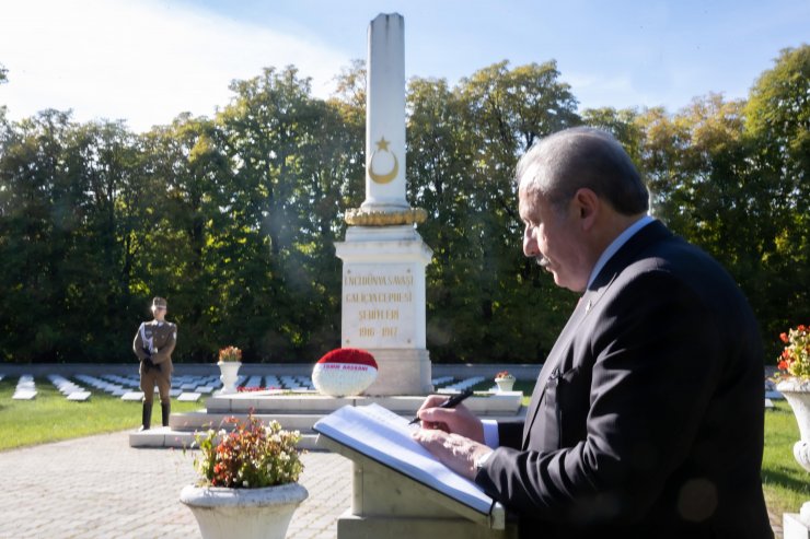 TBMM Başkanı Şentop, Galiçya Cephesi Türk Şehitliği’ni ziyaret etti