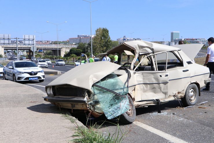 Ters yöne giren otomobille otobüsün çarpıştığı kaza kamerada