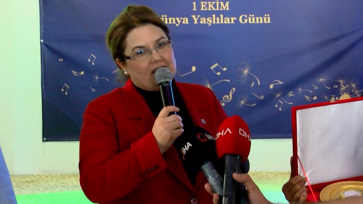 Aile ve Sosyal Hizmetler Bakanı Yanık, yaşlılar ile bir araya geldi