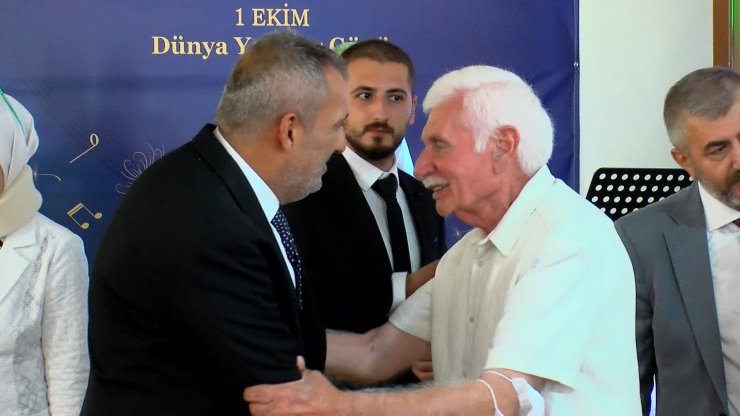 Aile ve Sosyal Hizmetler Bakanı Yanık, yaşlılar ile bir araya geldi