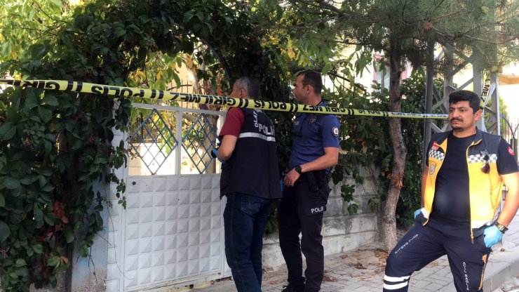 Av tüfeğiyle başından vurulmuş halde ölü bulundu