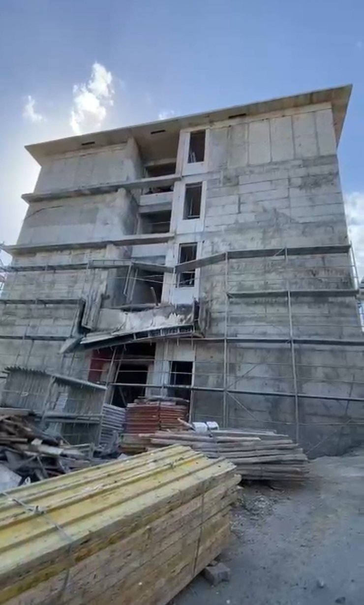Okul inşaatında korku dolu anlar yaşandı, yaralılar var.