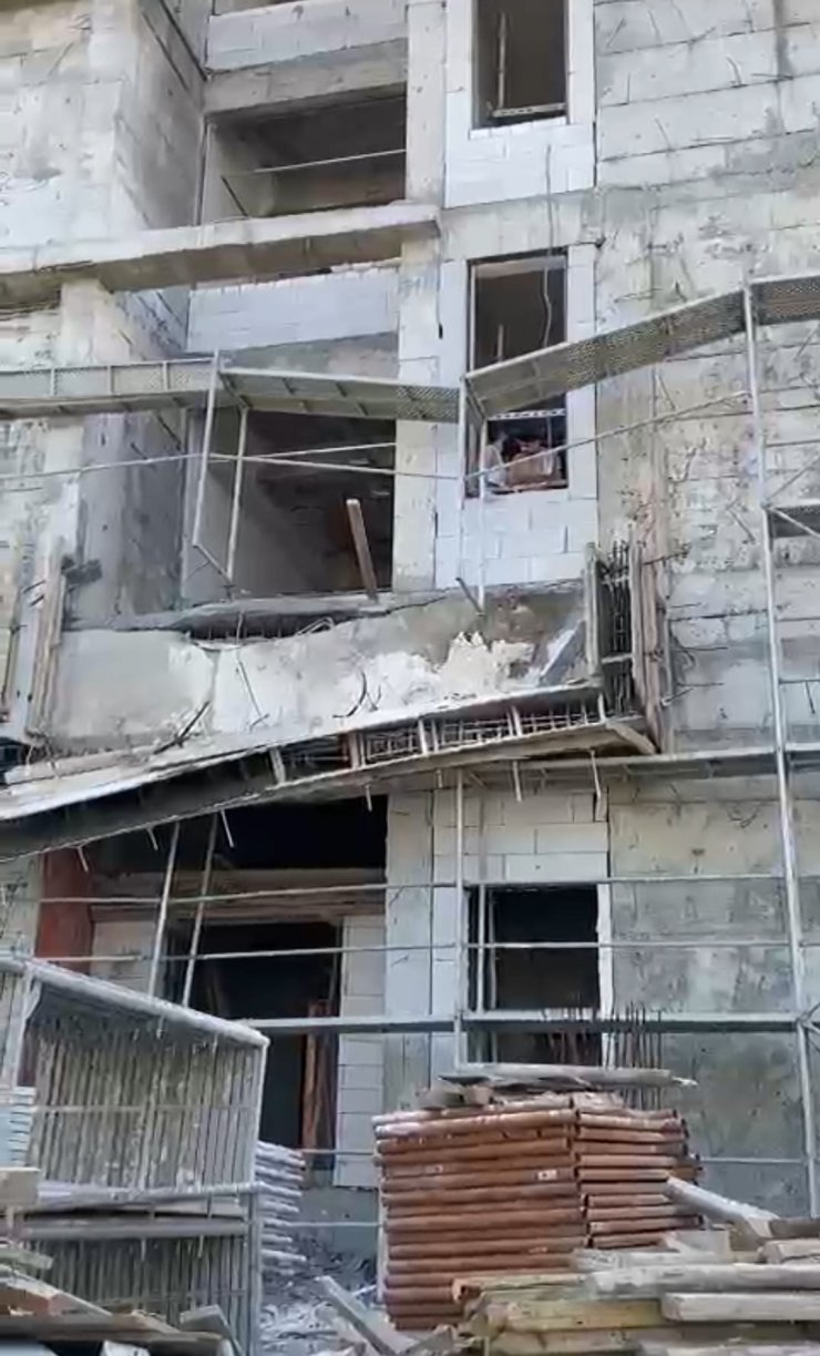 Okul inşaatında korku dolu anlar yaşandı, yaralılar var.