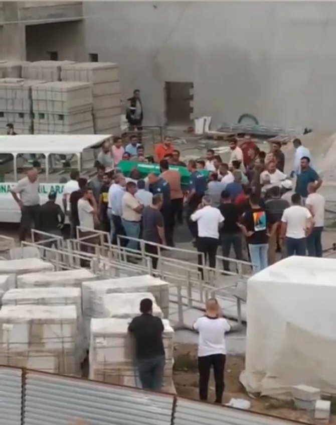 11. kattan düşen işçi hayatını kaybetti