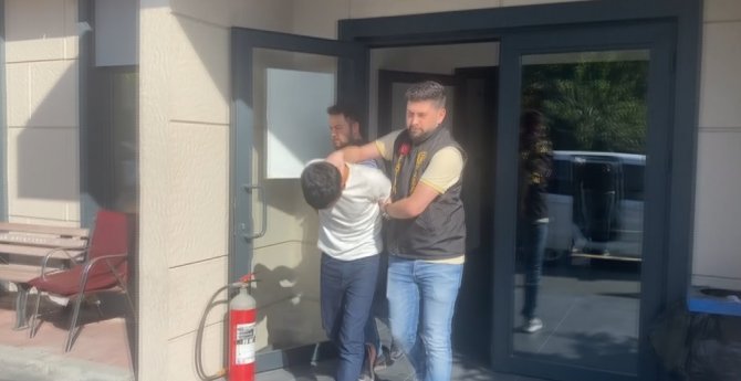 Hırsız evine girdiği öğretmene dehşeti yaşattı