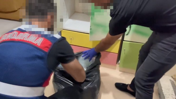 Jandarmadan uyuşturucu operasyonu: 66 kilo skunk ele geçirildi