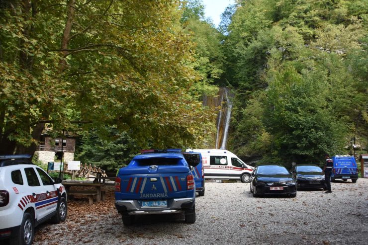 Şelale ziyaretinde ağaç devrilmesiyle 2 kişinin ölümüne soruşturma