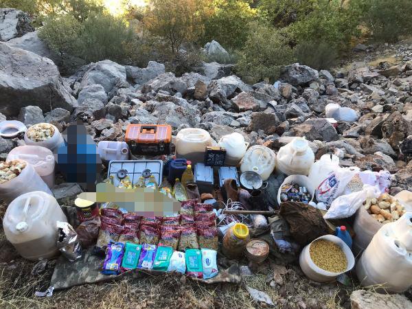 Terör örgütü PKK'ya ait yaşam malzemesi ele geçirildi