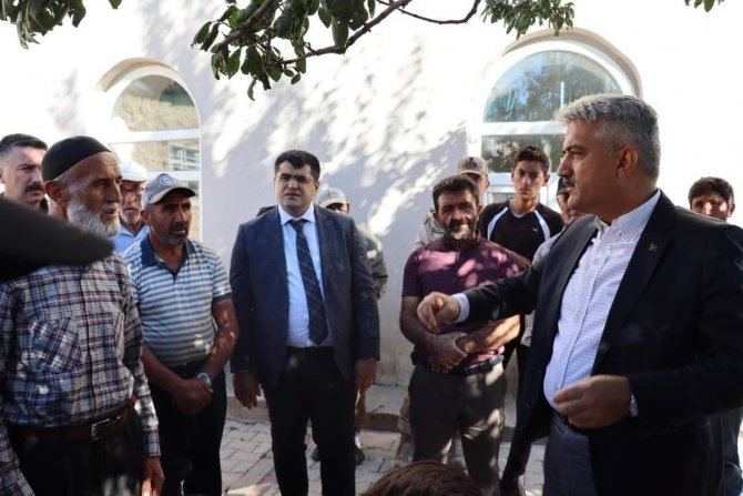 Vali Makas deprem bölgesinde incelemede bulundu