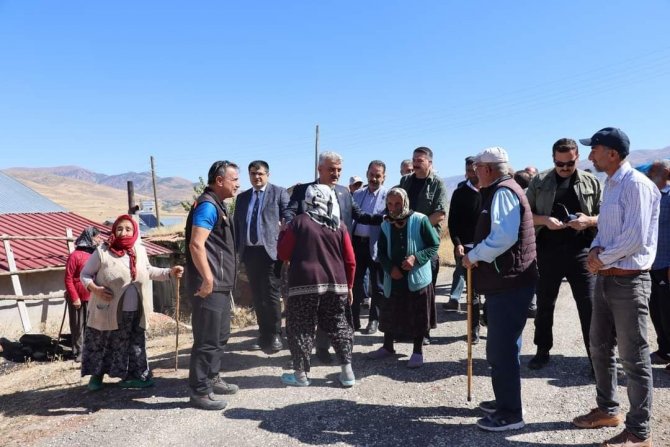 Vali Makas deprem bölgesinde incelemede bulundu
