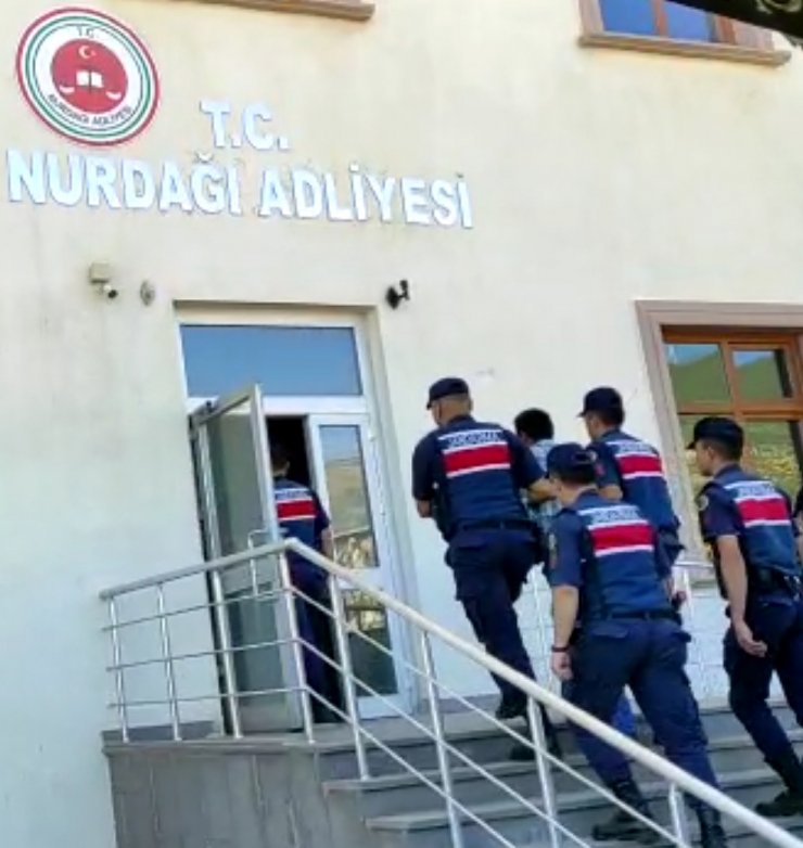 Anne ile oğlunu öldürüp, 3 kişiyi yaralayan saldırgan akraba çıktı