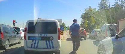 Araca çarpmamak için motosikletini devirdi