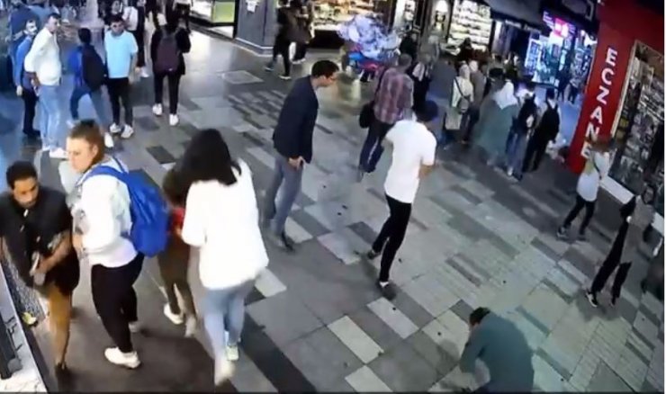 Biri seken kurşunla 2 kişinin vurulduğu saldırıda yeni görüntüler ortaya çıktı