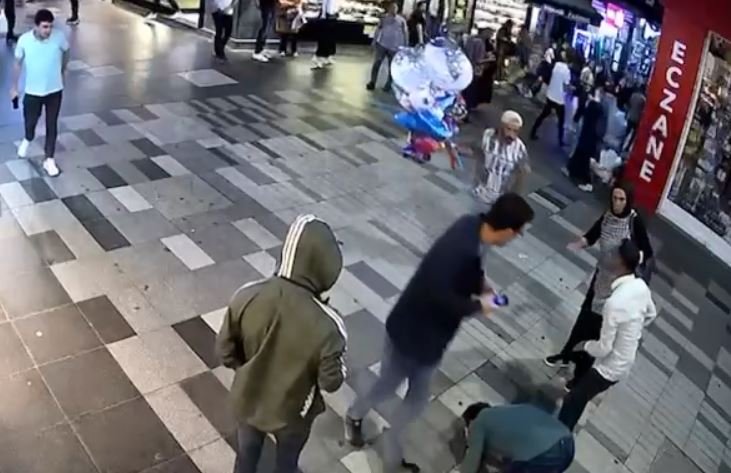 Biri seken kurşunla 2 kişinin vurulduğu saldırıda yeni görüntüler ortaya çıktı