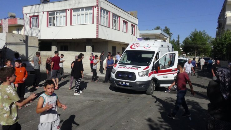 Çatıda oynayan iki arkadaş elektrik akımına kapıldı