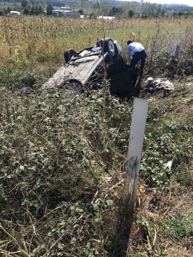 Düğün konvoyunda kaza: Otomobil şarampole uçtu