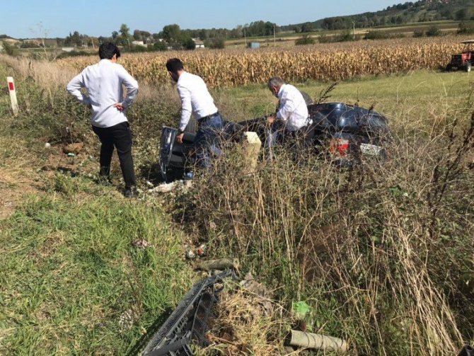 Düğün konvoyunda kaza: Otomobil şarampole uçtu
