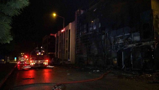 Et deposunda çıkan yangın 3 saatte söndürüldü