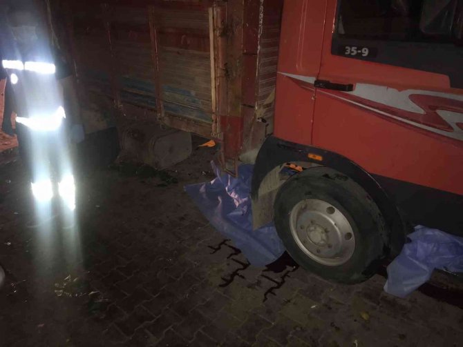 Geri manevra yapan kamyonetin altında kalan yaşlı adam hayatını kaybetti
