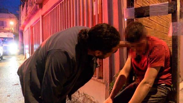 Hırsızlık şüphelisini dövüp zincirle direğe bağladılar, yanına da not bıraktılar