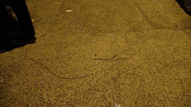 Mahalleli yakaladığı hırsızı dövdü