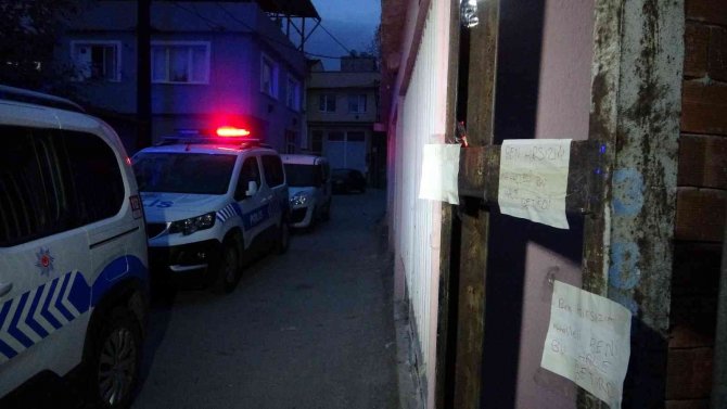 Mahalleli yakaladığı hırsızı dövdü