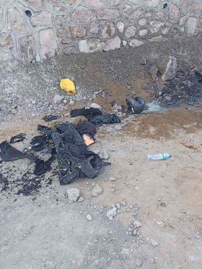 Motosiklet duvara çarparak alev aldı : 1 ölü