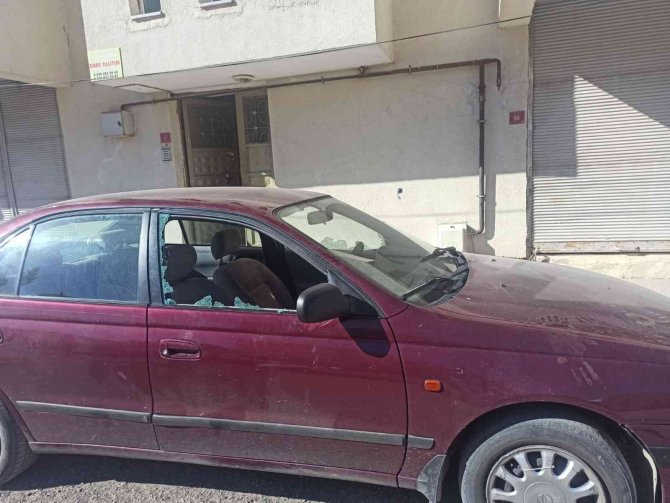 Park halindeki otomobile ateş edildi