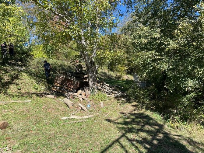 Rampada geri kaçan traktör devrildi: 3 yaralı