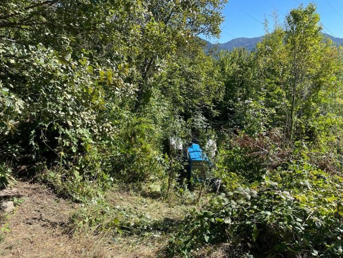 Rampada geri kaçan traktör devrildi: 3 yaralı