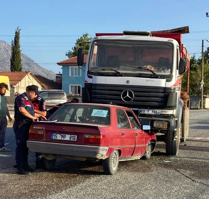 Satılığa çıkarılan araç kazada hurdaya döndü