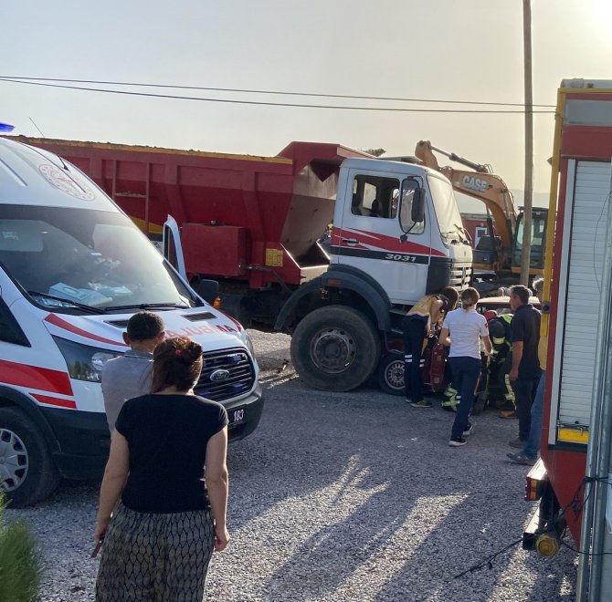 Satılığa çıkarılan araç kazada hurdaya döndü